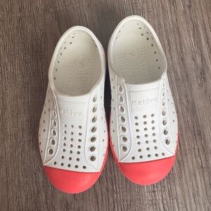 Native Kids Water Shoes - White and Coral